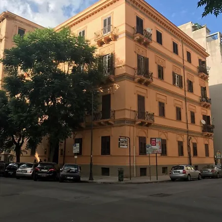 Family Affair Luxury Rooms&suites Couette-café 4*