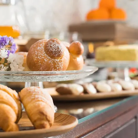 Family Affair Luxury Rooms&suites 2* باليرمو
